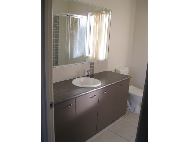 7 Tahiti Street, Kawana Island QLD 4575