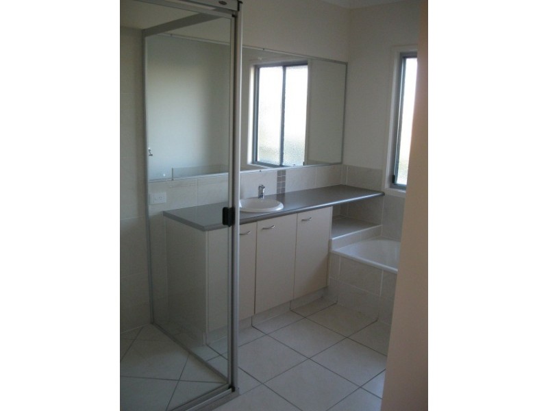 7 Tahiti Street, Kawana Island QLD 4575