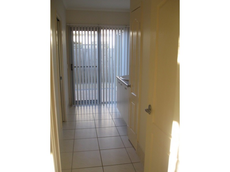7 Tahiti Street, Kawana Island QLD 4575