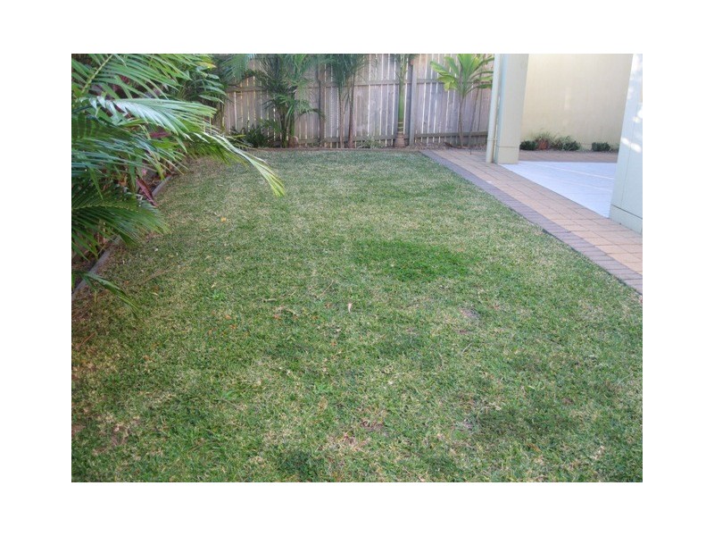 7 Tahiti Street, Kawana Island QLD 4575