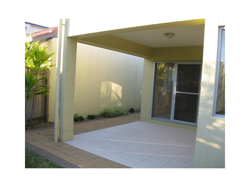 7 Tahiti Street, Kawana Island QLD 4575