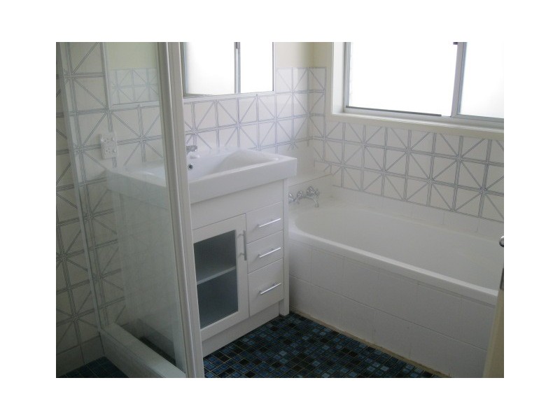 27 Browning Boulevade, Battery Hill QLD 4551