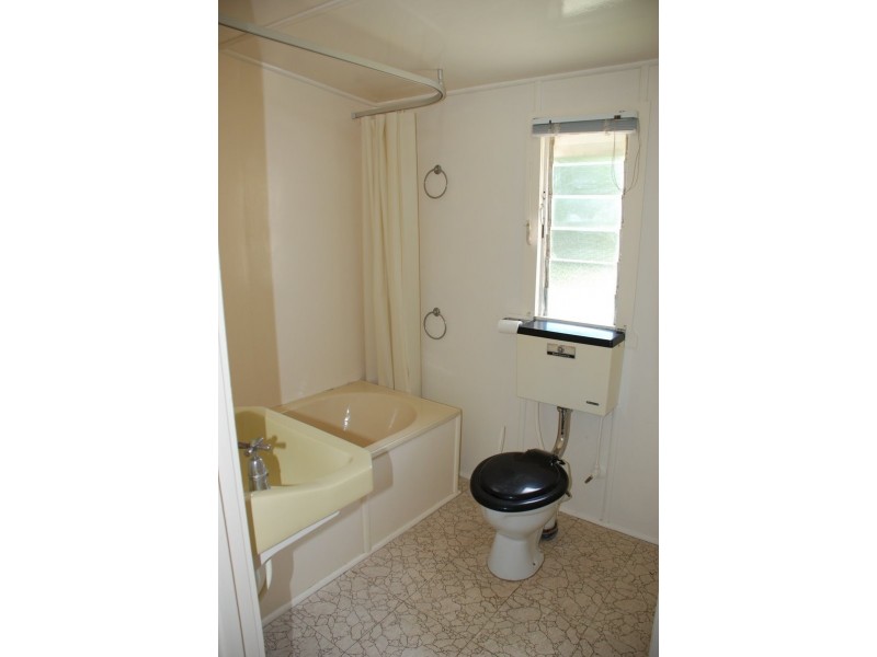 42 Golden Beach Esplanade, Golden Beach QLD 4551