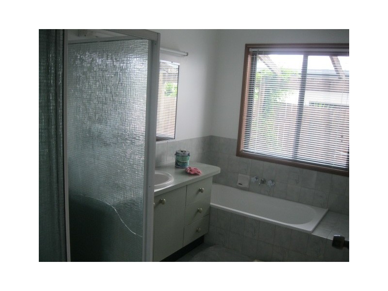 8 Anzac Street, Battery Hill QLD 4551