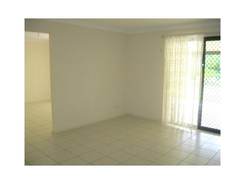 5 Heath Court, Little Mountain QLD 4551