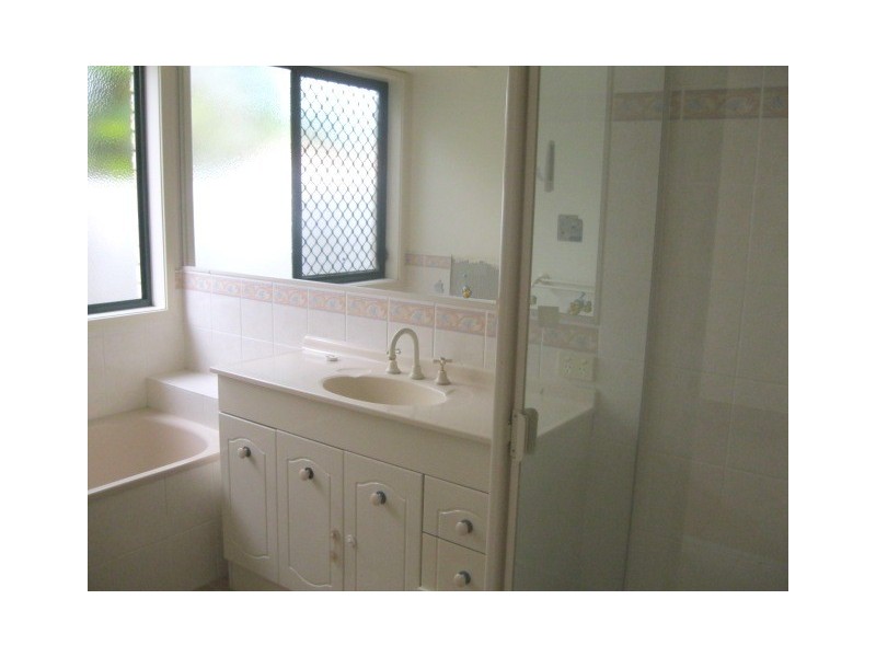 5 Heath Court, Little Mountain QLD 4551