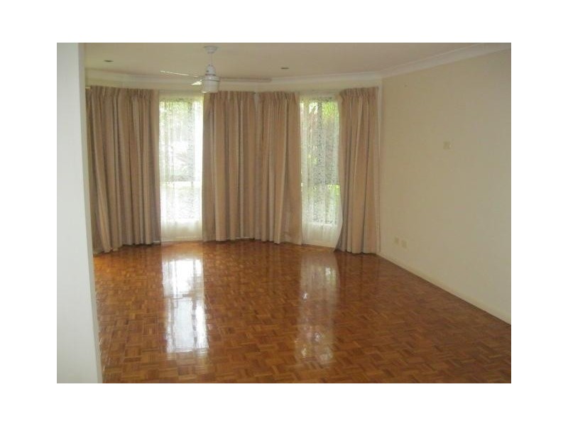 5 Heath Court, Little Mountain QLD 4551