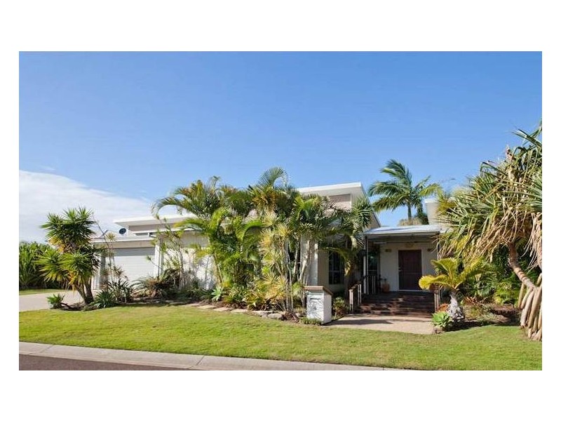 4 Maldives Place, Kawana Island QLD 4575