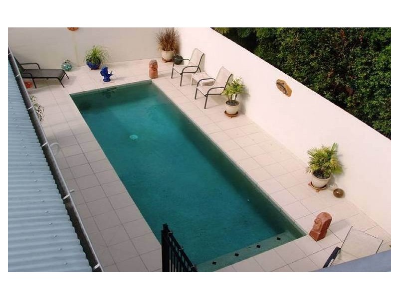 4 Maldives Place, Kawana Island QLD 4575