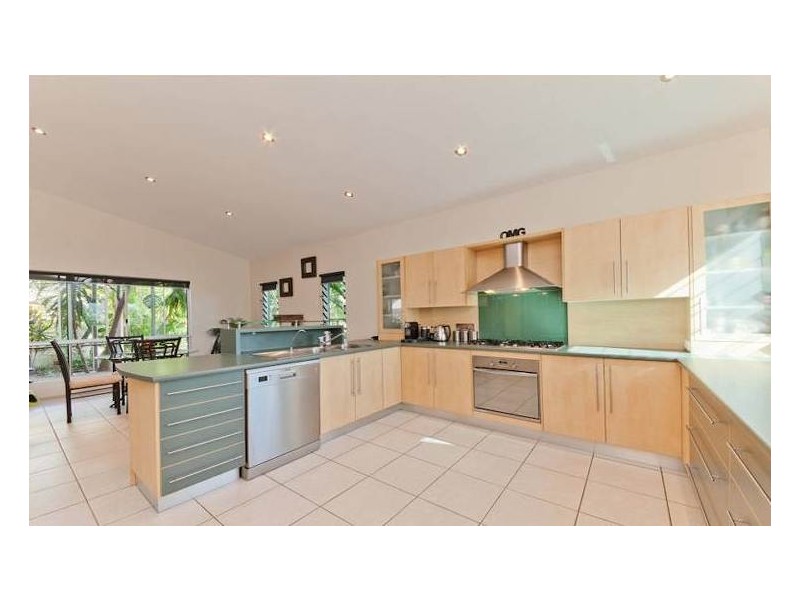 4 Maldives Place, Kawana Island QLD 4575
