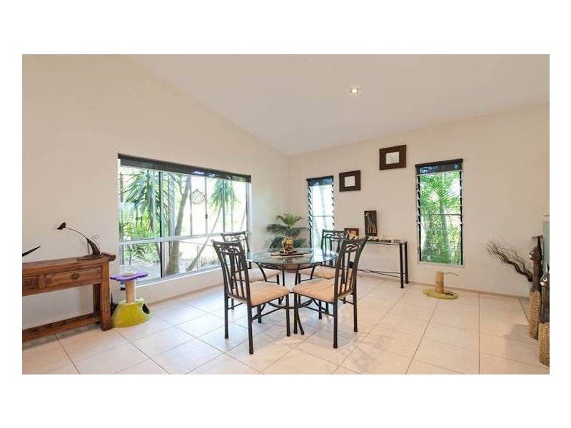 4 Maldives Place, Kawana Island QLD 4575