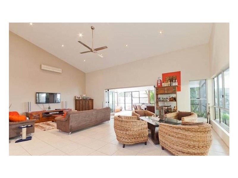 4 Maldives Place, Kawana Island QLD 4575