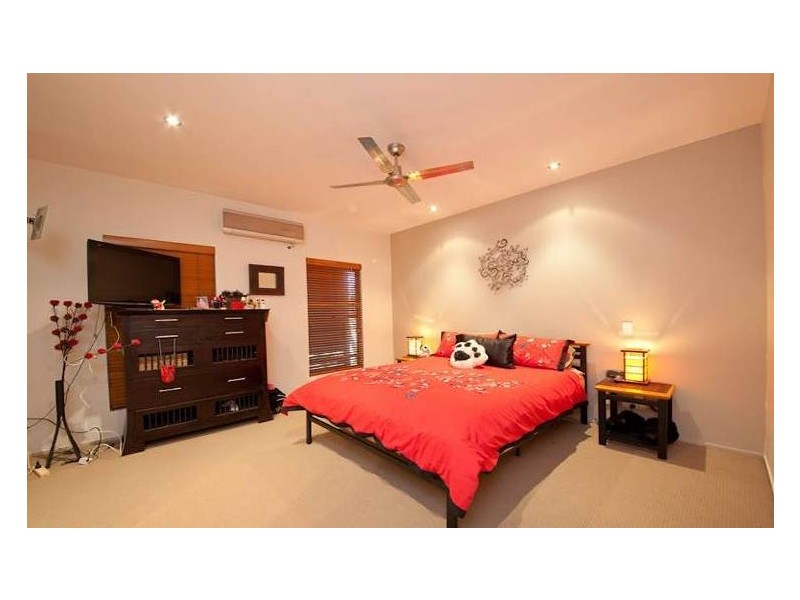 4 Maldives Place, Kawana Island QLD 4575