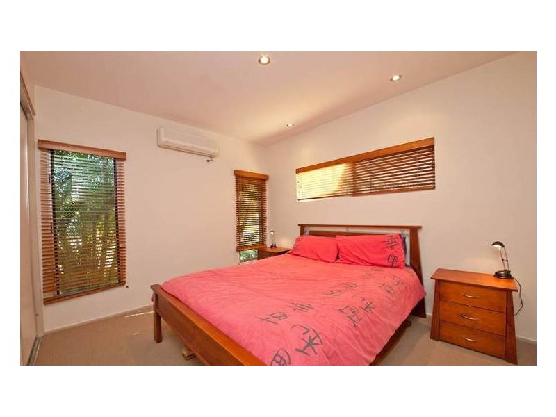 4 Maldives Place, Kawana Island QLD 4575