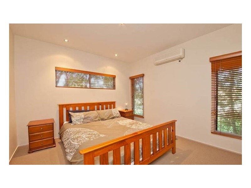 4 Maldives Place, Kawana Island QLD 4575