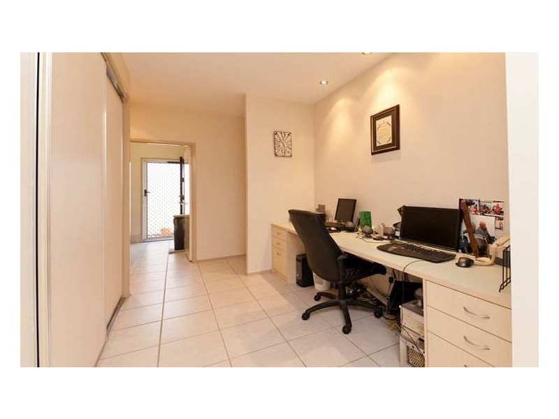 4 Maldives Place, Kawana Island QLD 4575