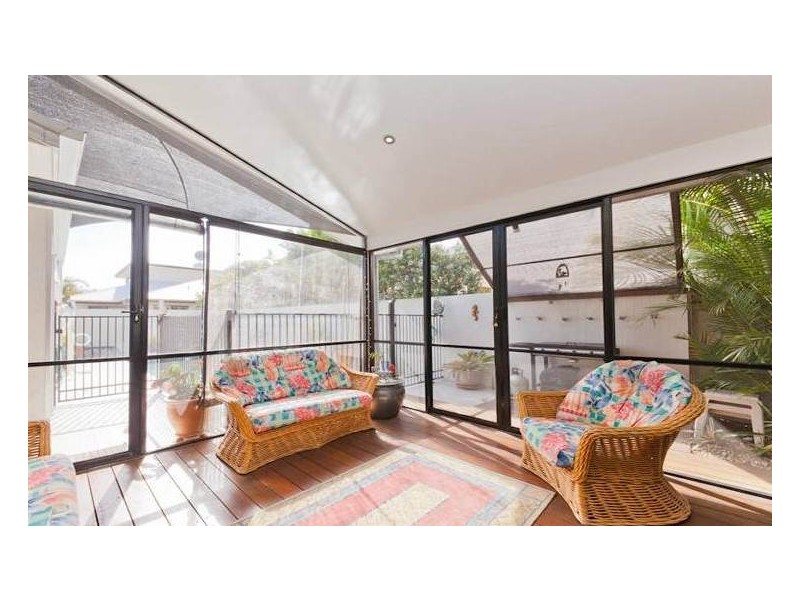 4 Maldives Place, Kawana Island QLD 4575
