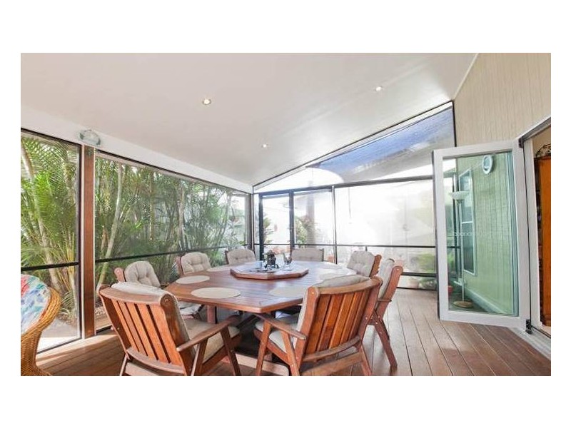 4 Maldives Place, Kawana Island QLD 4575