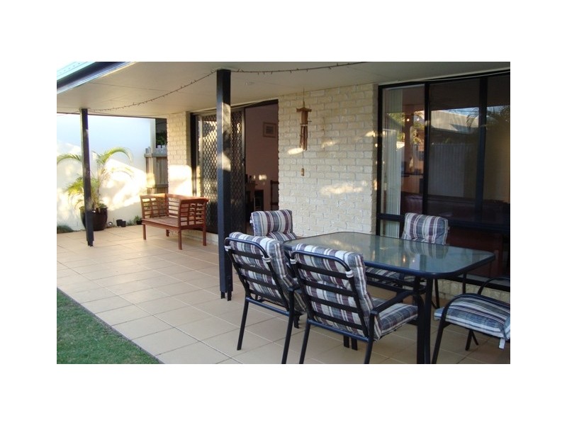 22 Clunie St, Caloundra QLD 4551