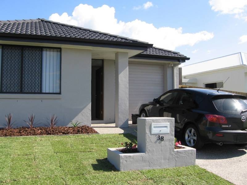 38 Crater St, Caloundra West QLD 4551