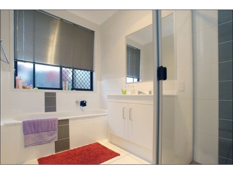 38 Crater St, Caloundra West QLD 4551