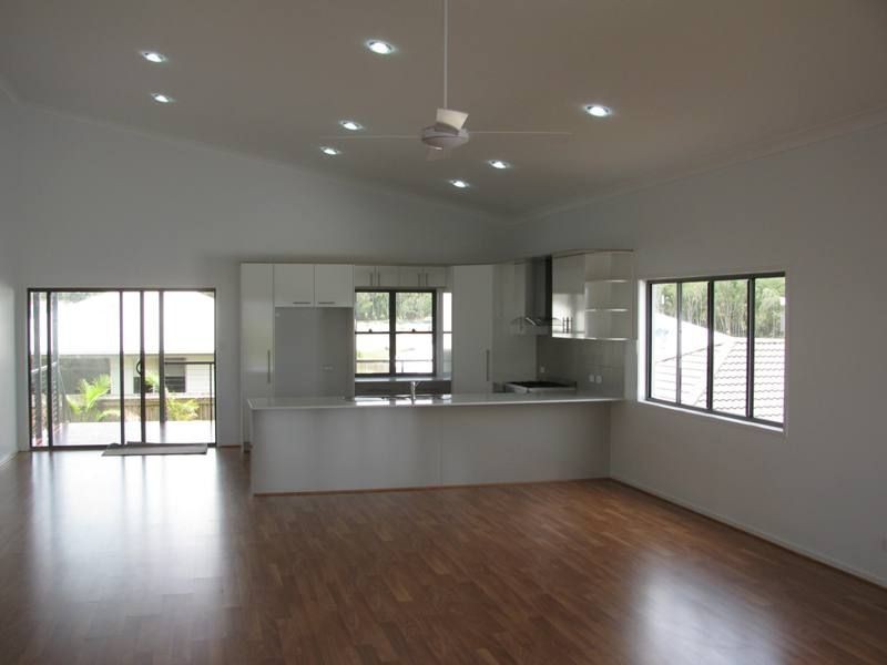 4 Leeside St, Caloundra QLD 4551