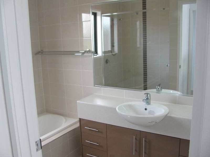 4 Leeside St, Caloundra QLD 4551