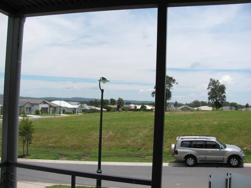 4 Leeside St, Caloundra QLD 4551