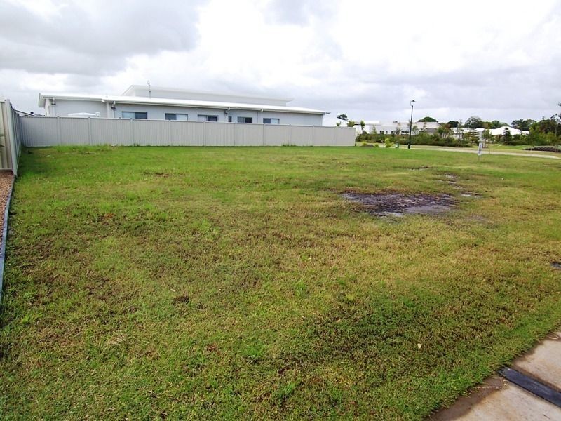 9 Whitehaven Way, Pelican Waters QLD 4551