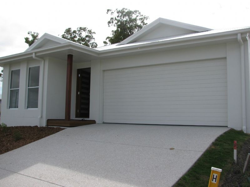 25 Riverstone Cr, Little Mountain QLD 4551