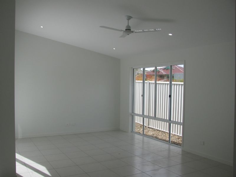 25 Riverstone Cr, Little Mountain QLD 4551