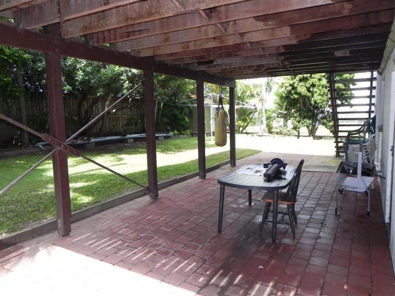 24 BEERBURRUM, Dicky Beach QLD 4551