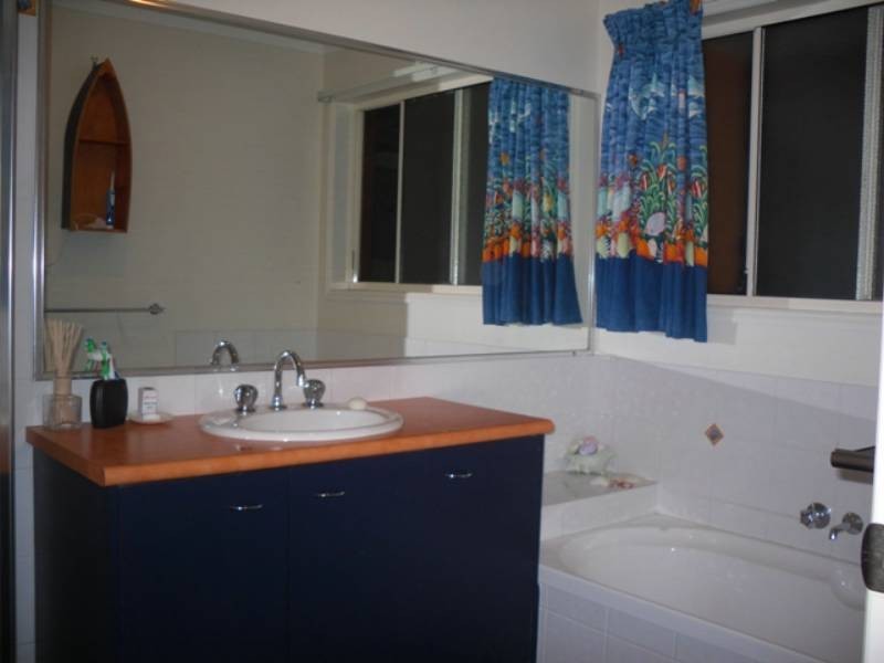 8 AZALEA PLACE, Caloundra QLD 4551