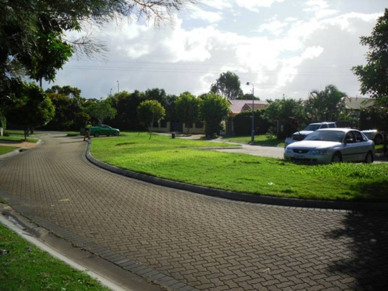 8 AZALEA PLACE, Caloundra QLD 4551