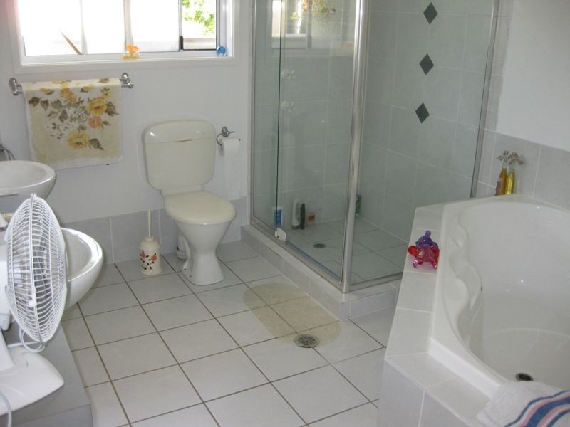 2 Dunbrody St, Caloundra West QLD 4551