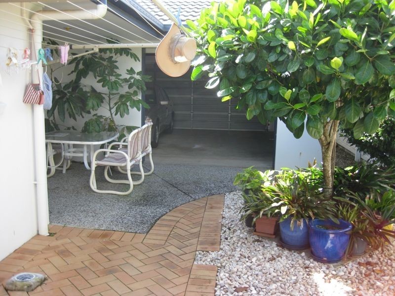 2 Dunbrody St, Caloundra West QLD 4551
