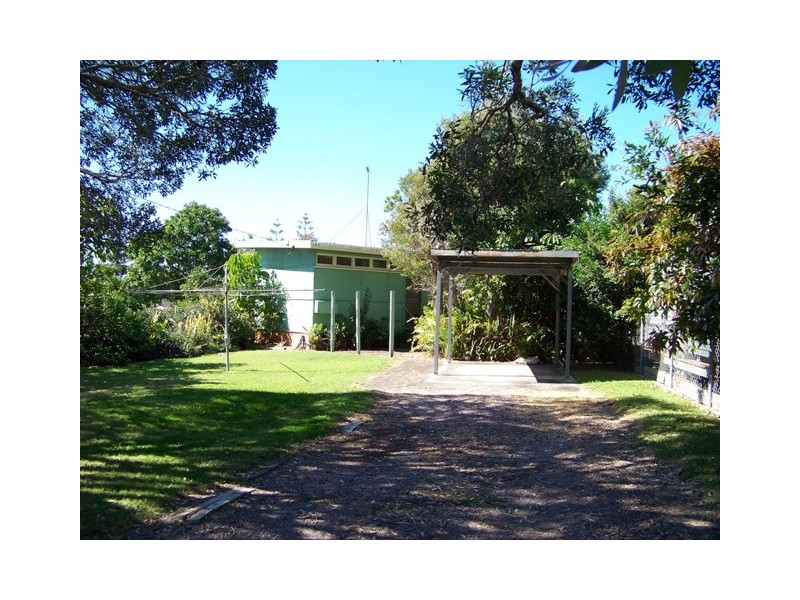 2 HENZELL ST, Dicky Beach QLD 4551