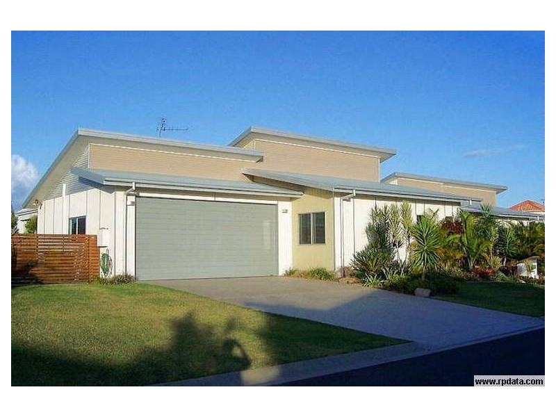 4 Maldives Place, Kawana Island QLD 4575