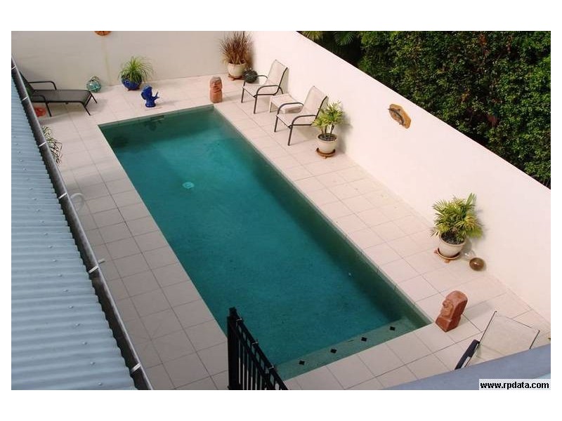 4 Maldives Place, Kawana Island QLD 4575