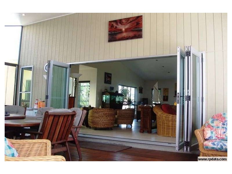4 Maldives Place, Kawana Island QLD 4575