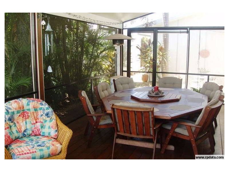 4 Maldives Place, Kawana Island QLD 4575