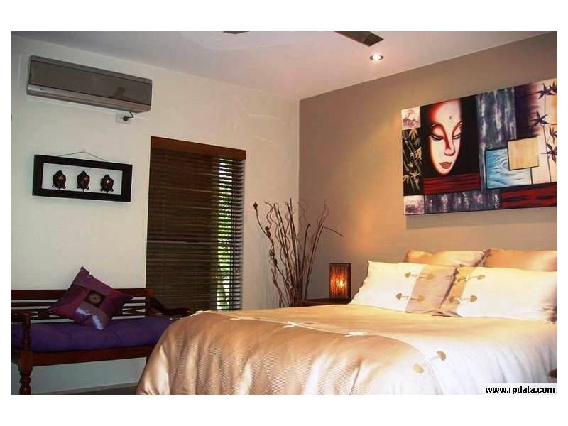 4 Maldives Place, Kawana Island QLD 4575