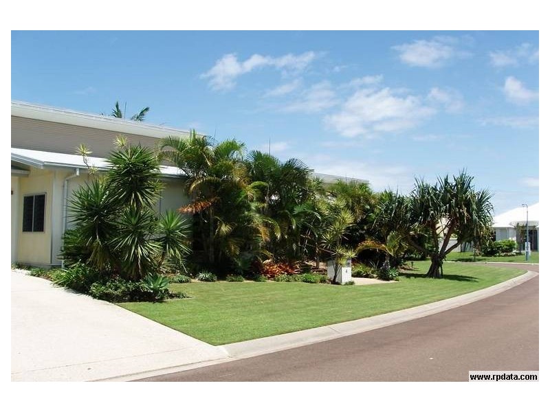 4 Maldives Place, Kawana Island QLD 4575