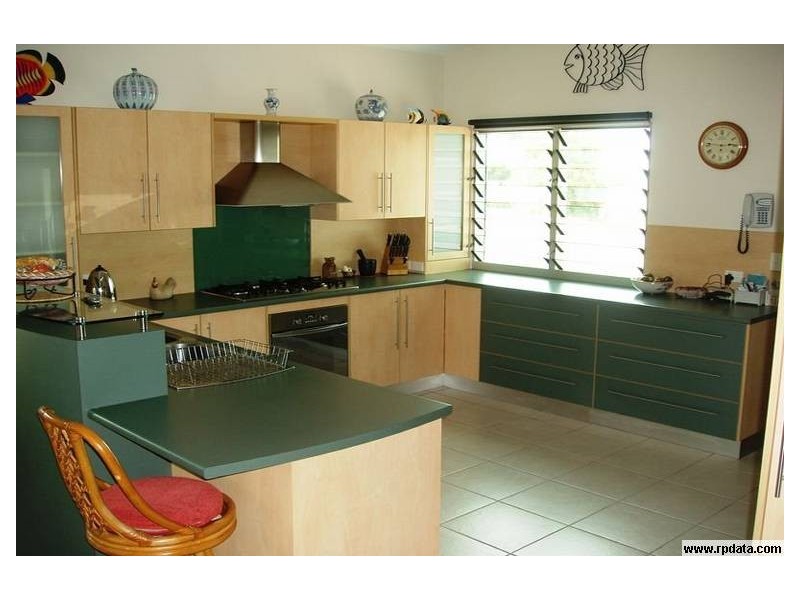 4 Maldives Place, Kawana Island QLD 4575