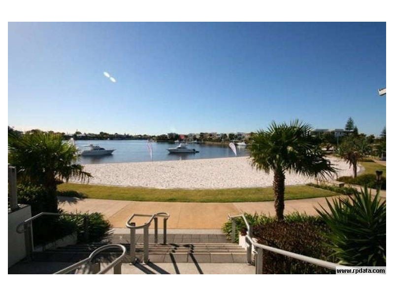 4 Maldives Place, Kawana Island QLD 4575