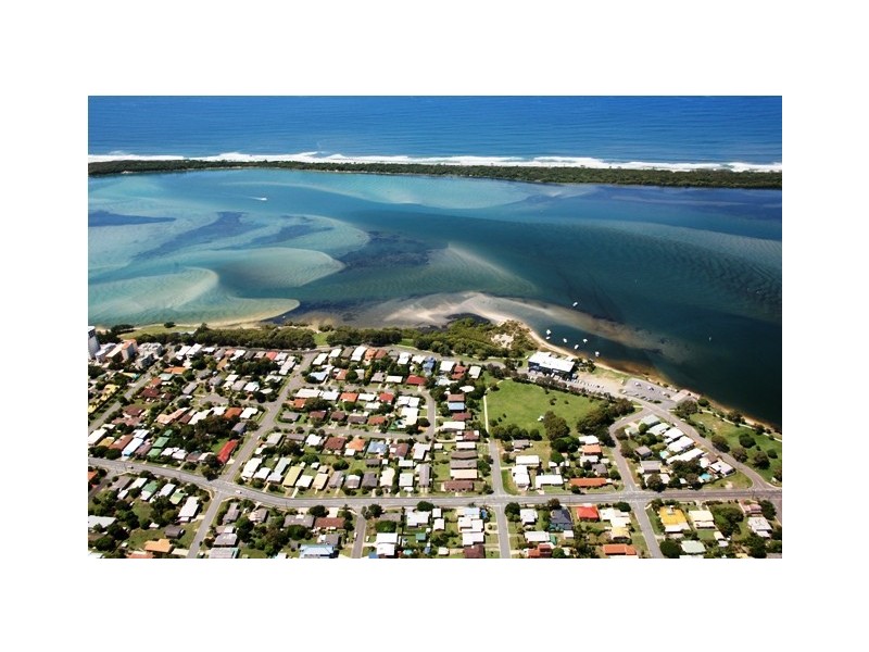 10 WAVELL AVENUE, Golden Beach QLD 4551