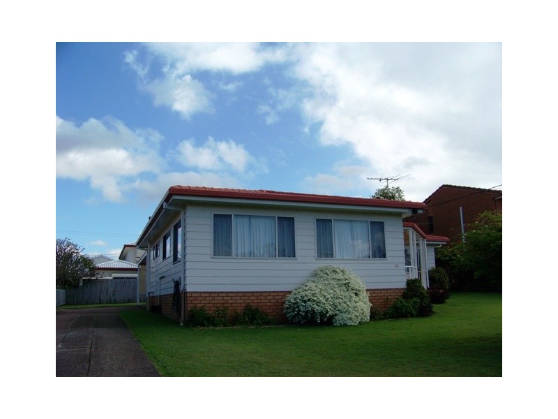 10 WAVELL AVENUE, Golden Beach QLD 4551