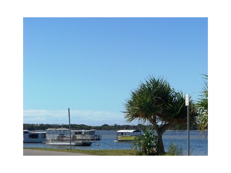 10 WAVELL AVENUE, Golden Beach QLD 4551