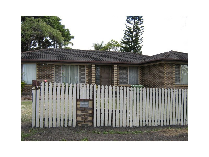 98 CONIFER, Hillcrest QLD 4118