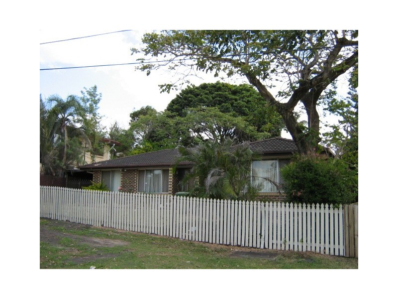 98 CONIFER, Hillcrest QLD 4118